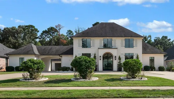 $950,000 | 407 Oakwood Trace Court, Shreveport, LA 71106