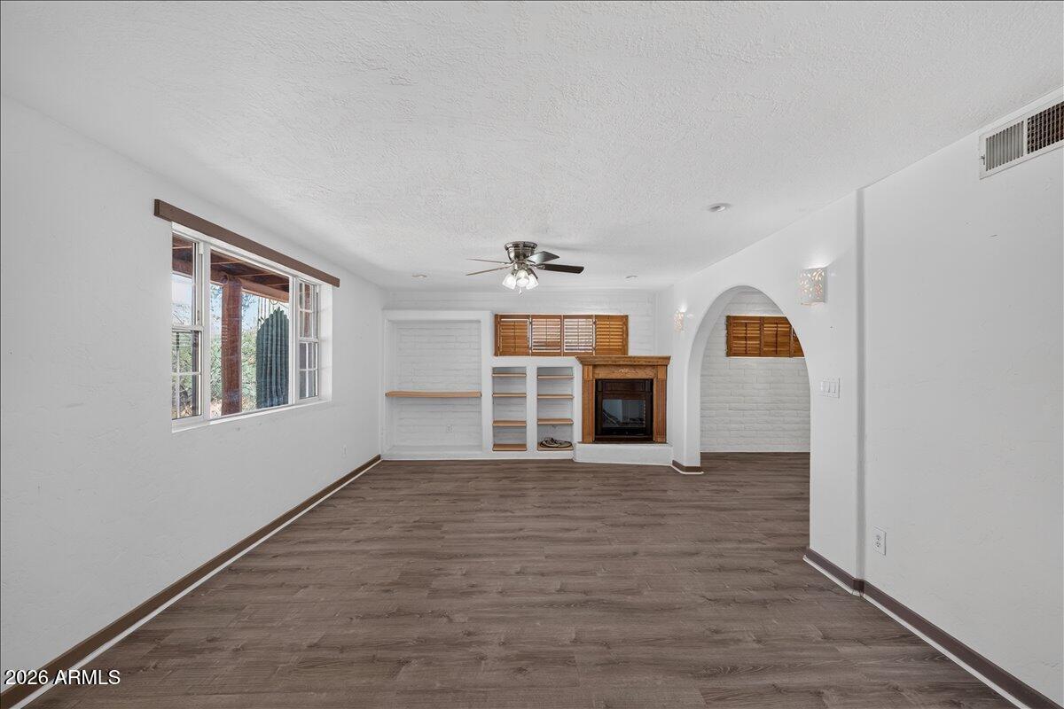 602 West Circle Mountain Road New River, AZ 85087 - Photo 13 of 27 14-A740074