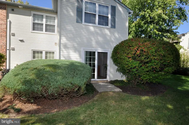 $1,990 | 29 Village Lane, Mount Laurel, NJ 08054