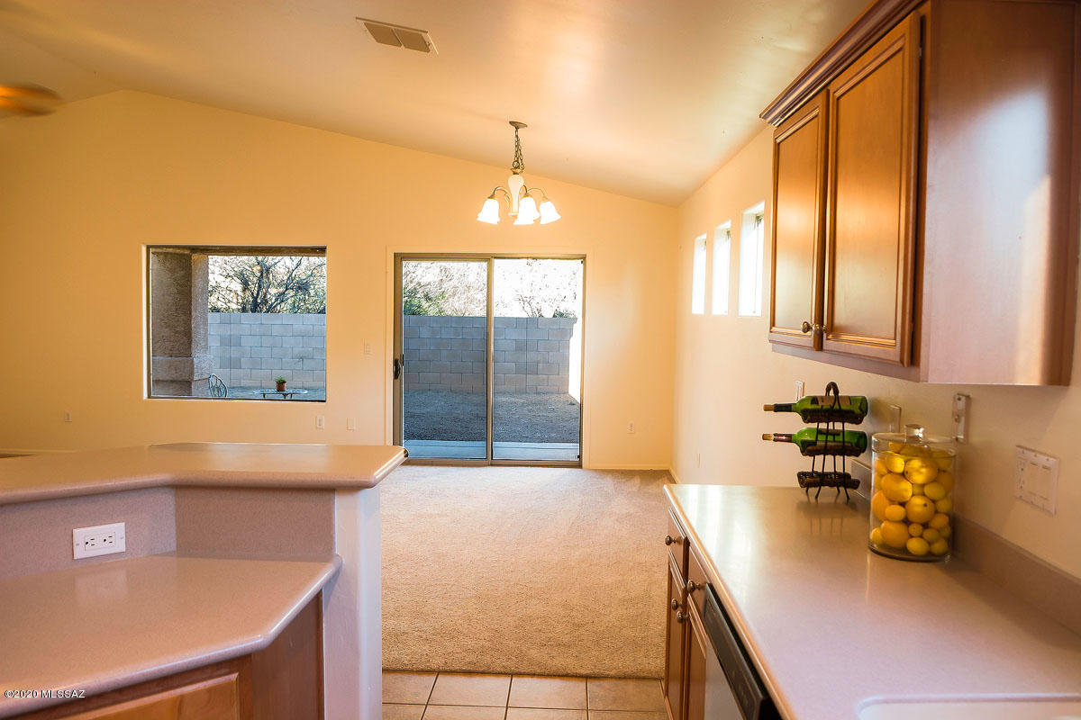 553 South Stone Bench Road Vail, AZ 85641 - Photo 8 of 27