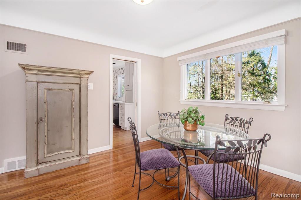 18281 Riverside Drive Beverly Hills, MI 48025 - Photo 5 of 26
