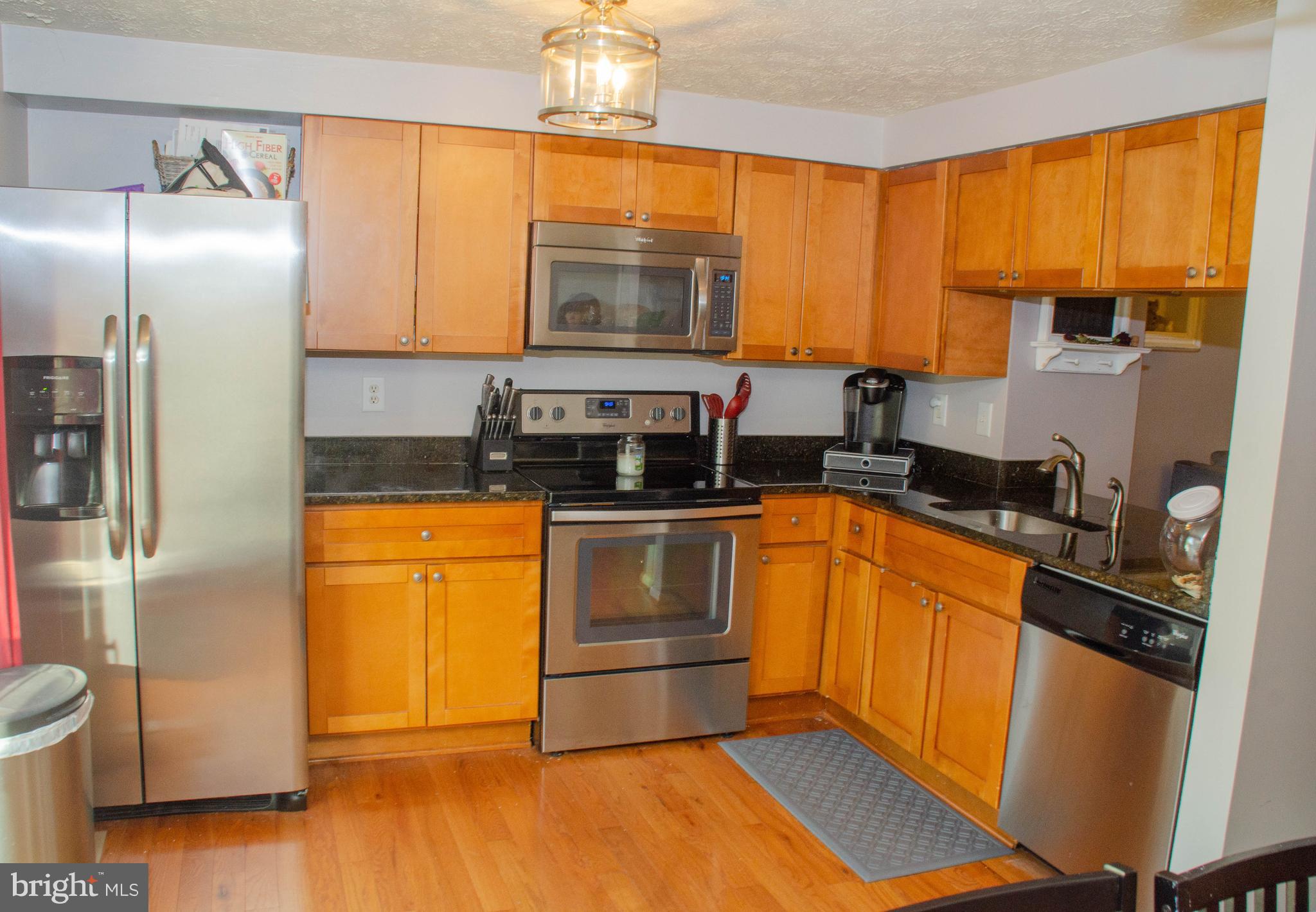 19 Trailwood Road Nottingham, MD 21236 - Photo 10 of 26 Stainless steel appliances & granite countertops!