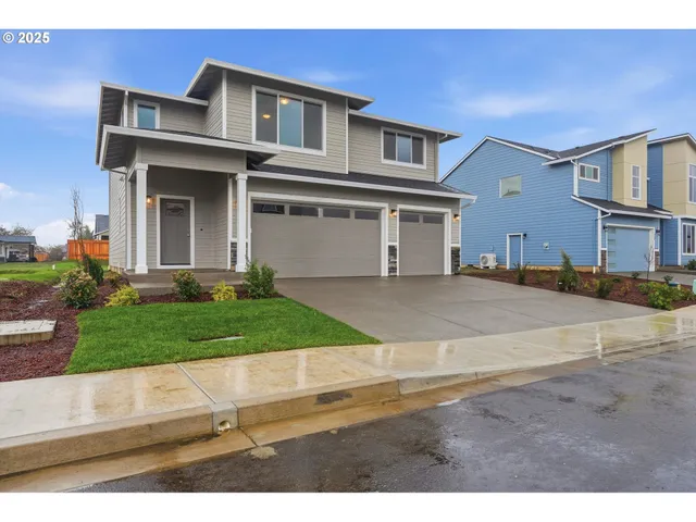 a view of a yard in front of a house