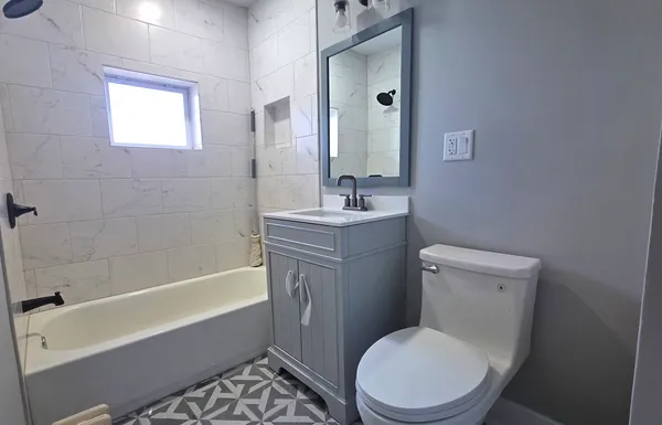 $1,750 | 3051 North Austin Avenue, Unit 2R, Chicago, IL 60634