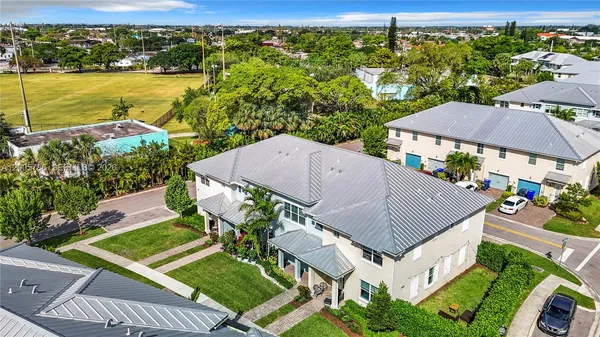 $3,550 | 5040 Eucalyptus Drive, Unit 2, Hollywood, FL 33021