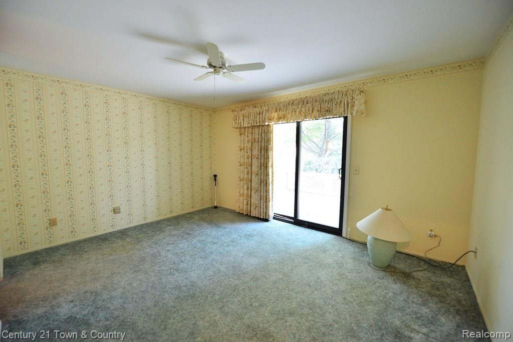683 Tennyson, Unit 31 Rochester, MI 48307 - Photo 16 of 48 Master Bedroom