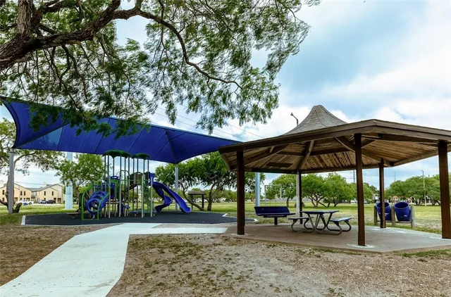 $279,000 | 2413 Cricket Hollow Drive, Corpus Christi, TX 78414