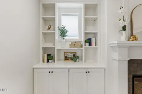 a view of an empty room with closet and entryway