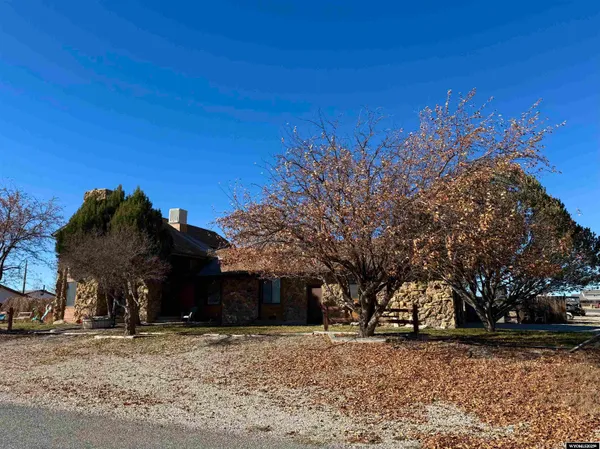 $439,000 | 114 North 9th Street, Saratoga, WY 82331