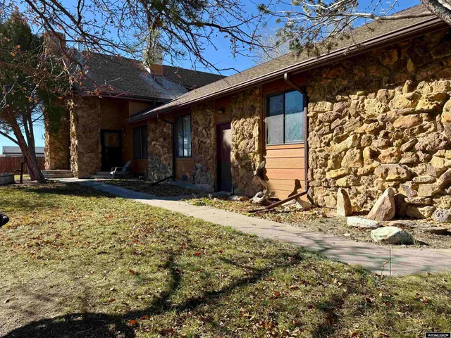 $439,000 | 114 North 9th Street, Saratoga, WY 82331