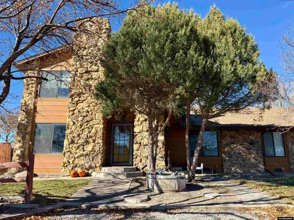 $439,000 | 114 North 9th Street, Saratoga, WY 82331