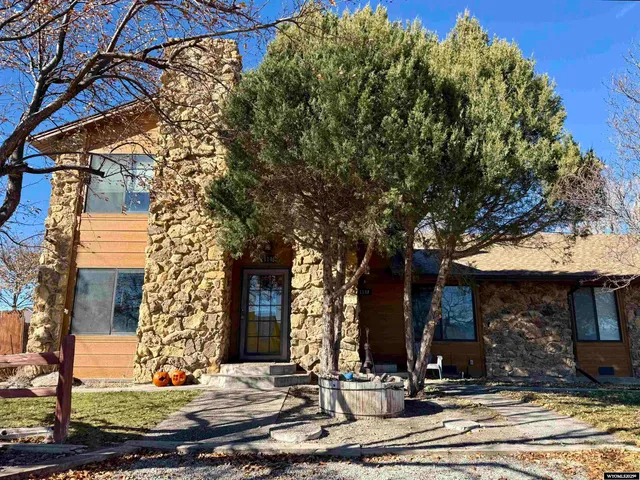 $439,000 | 114 North 9th Street, Saratoga, WY 82331