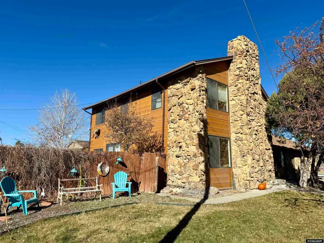 $439,000 | 114 North 9th Street, Saratoga, WY 82331