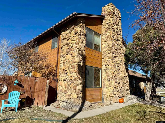 $439,000 | 114 North 9th Street, Saratoga, WY 82331