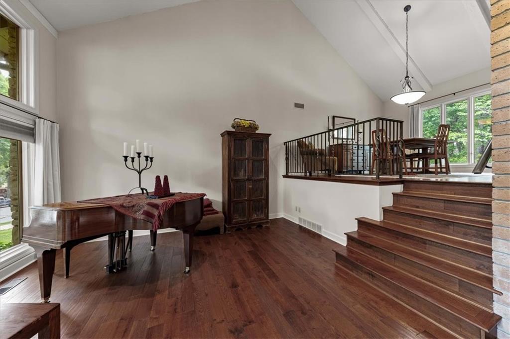 12503 Overbrook Road Leawood, KS 66209 - Photo 6 of 33