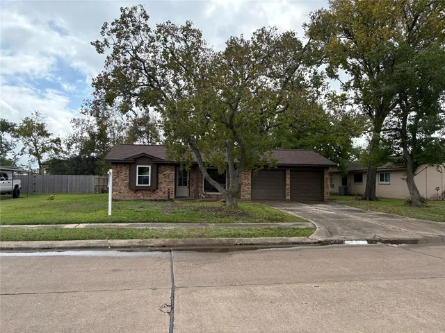 $308,885 | 136 Talisman Street, Lake Jackson, TX 77566