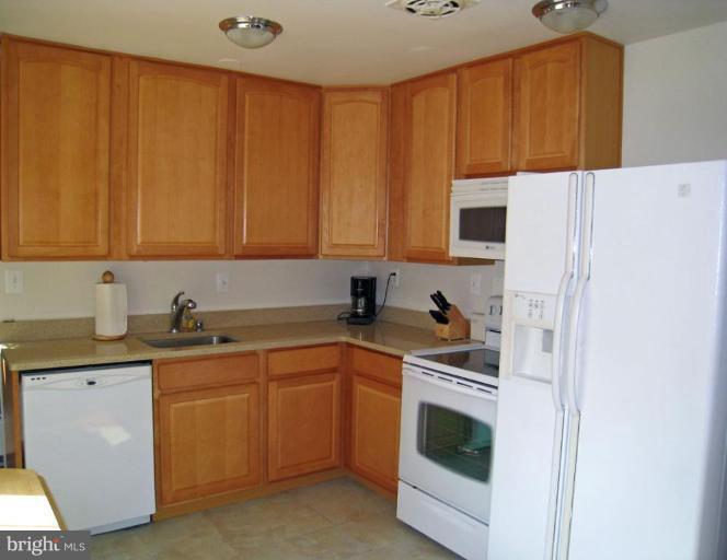 6107 Pinto Place Springfield, VA 22150 - Photo 3 of 10 Kitchen