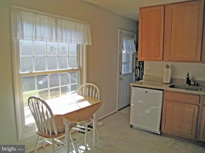 6107 Pinto Place Springfield, VA 22150 - Photo 4 of 10 Kitchen #2