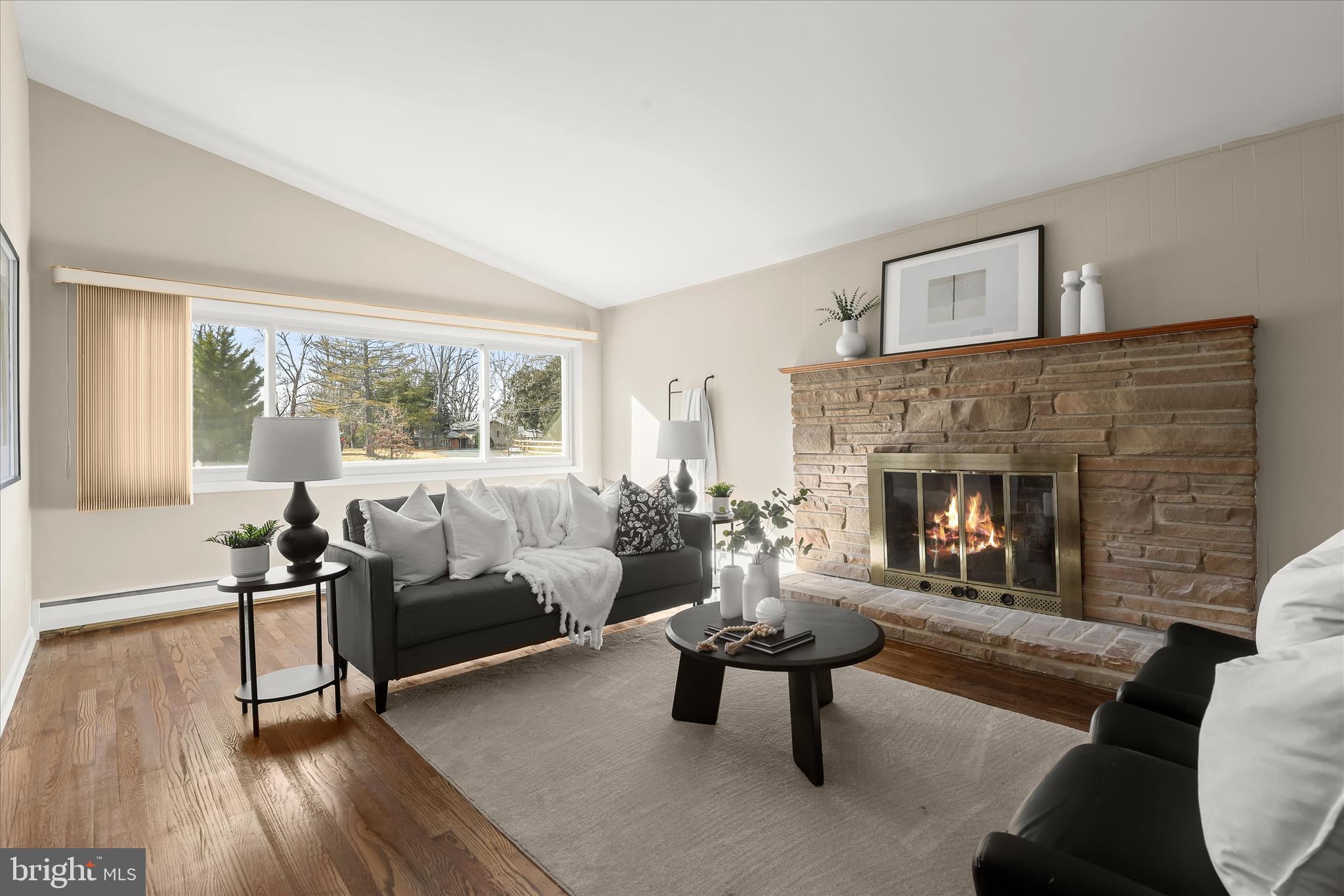 16 Wilelinor Drive Edgewater, MD 21037 - Photo 2 of 52 Living Room