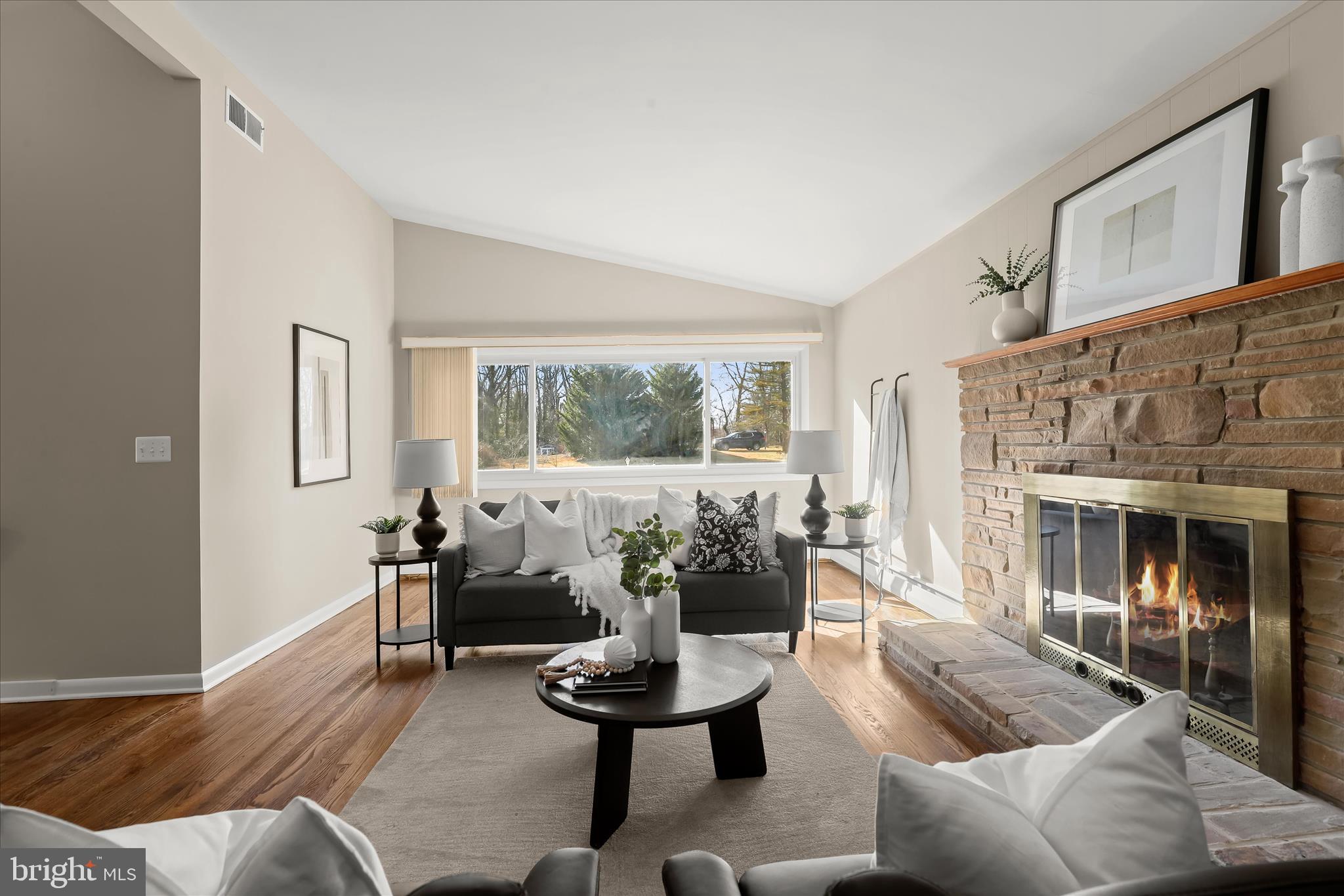 16 Wilelinor Drive Edgewater, MD 21037 - Photo 3 of 52 Living Room