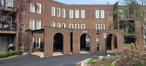 $200,000 | 1430 Sandstone Drive, Unit 201, Wheeling, IL 60090