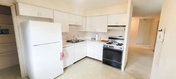 $200,000 | 1430 Sandstone Drive, Unit 201, Wheeling, IL 60090