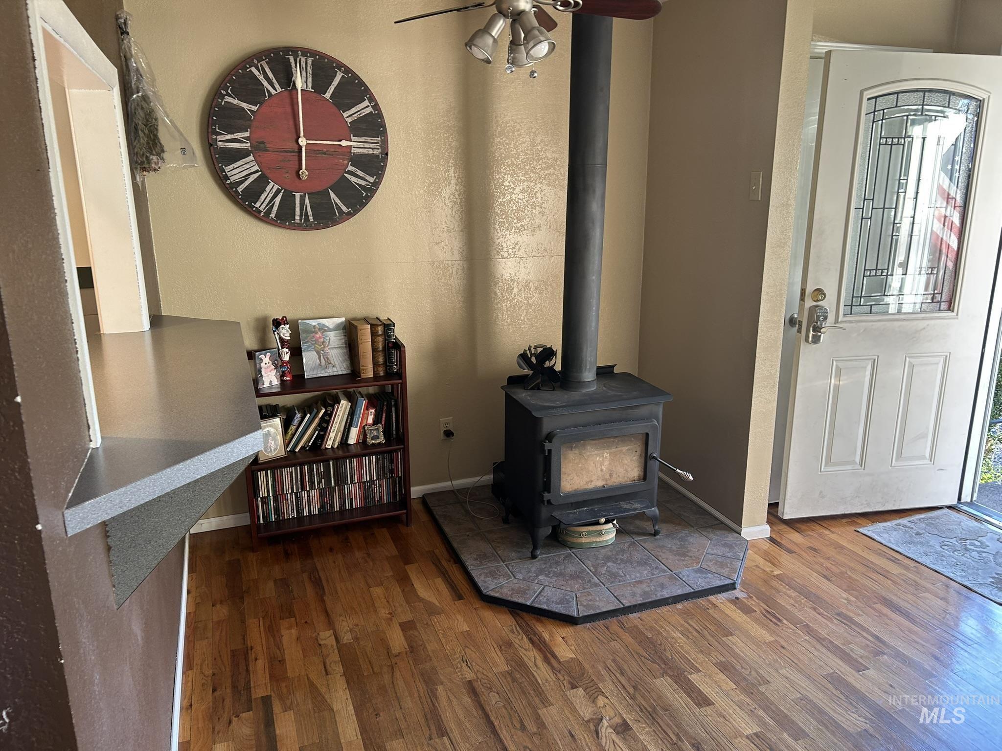 3731 16th Street Lewiston, ID 83501 - Photo 5 of 35 Foyer entrance featuring a wood stove, wood finished floors, and a ceiling fan