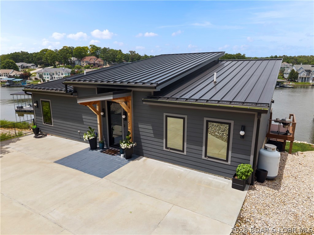 1151 Oak Road Osage Beach, MO 65065 - Photo 7 of 63 Attractive side elevation highlighting modern fini