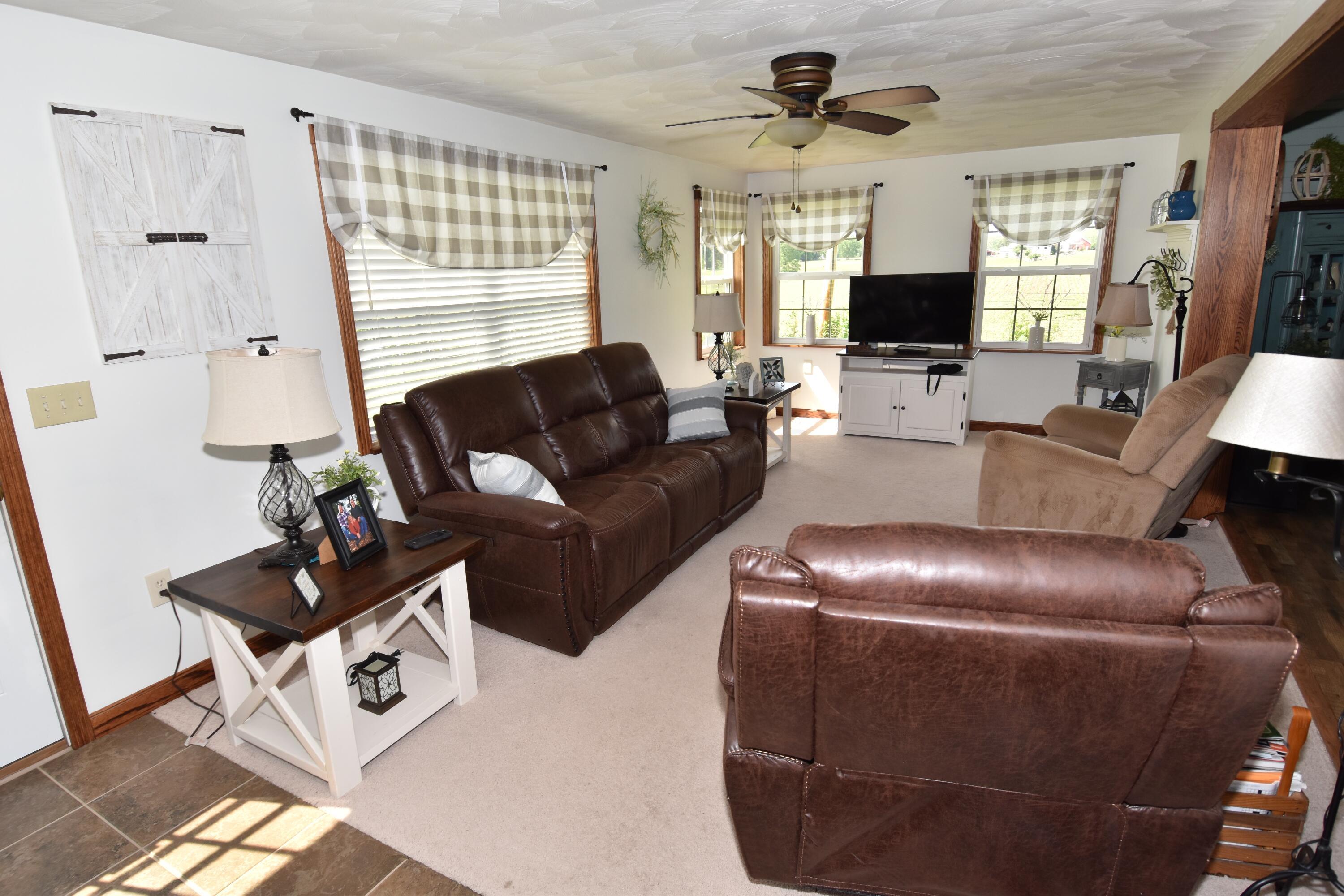 5137 Castle Road Johnstown, OH 43031 - Photo 25 of 66 Family Room