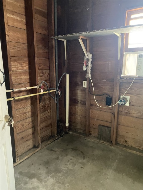 1100 South Cameron Street Alice, TX 78332 - Photo 14 of 18 an empty room with windows