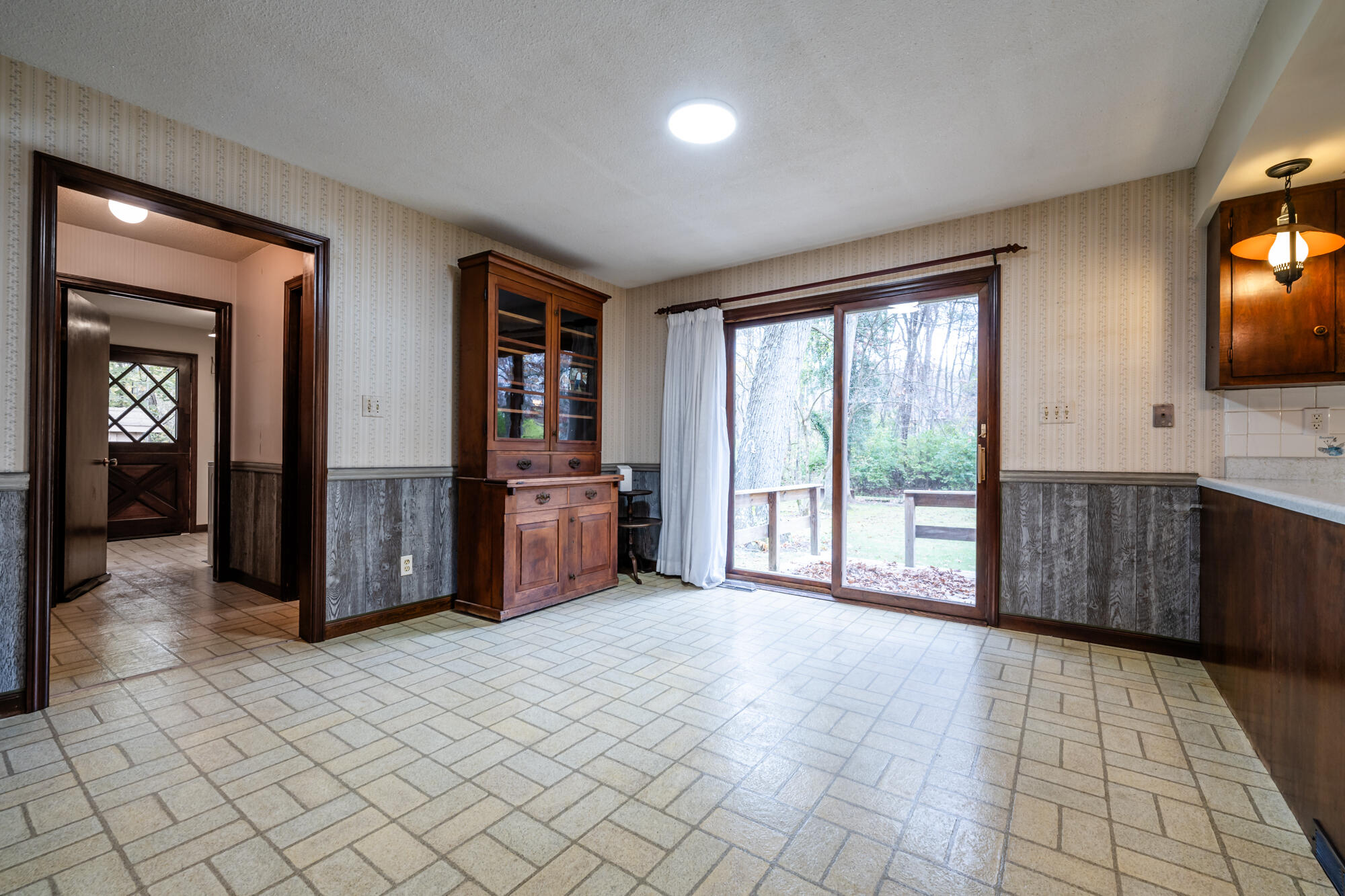 1815 Zoschke Road Benton Harbor, MI 49022 - Photo 7 of 31 dining area