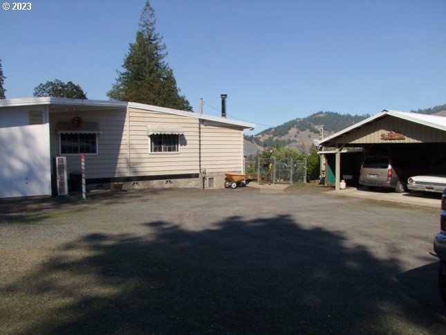 1069 Willis Creek Road Winston, OR 97496 - Photo 13 of 34 Gallery Image 13