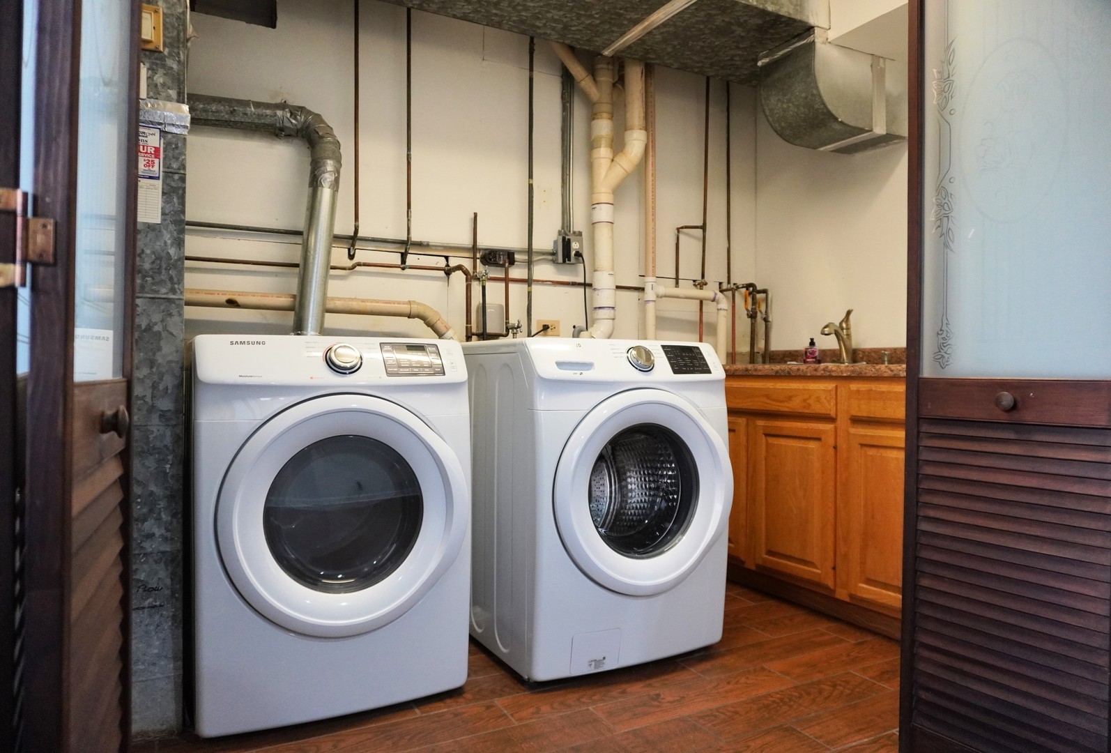 1035 South Elmwood Lane Bartlett, IL 60103 - Photo 3 of 3 a utility room with dryer and washer