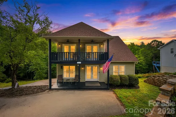 $749,900 | 909 36th Avenue Northwest, Hickory, NC 28601