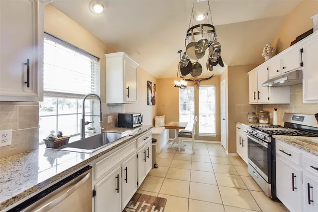 $2,100 | 7210 Chasegrove Lane, Richmond, TX 77407
