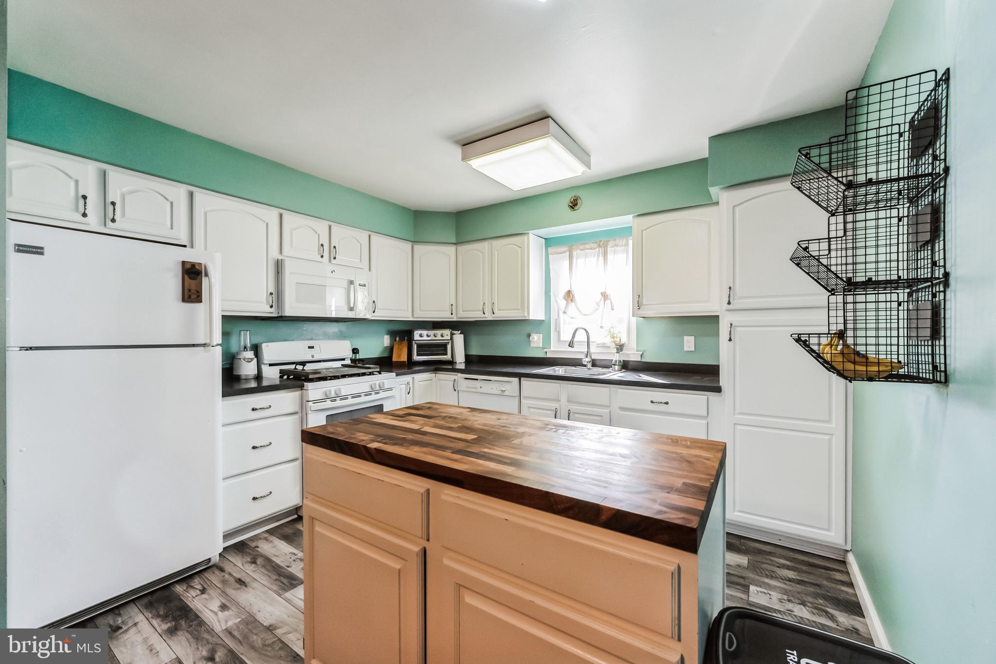 431 Densmore Road Philadelphia, PA 19116 - Photo 12 of 30 Gallery Image 12