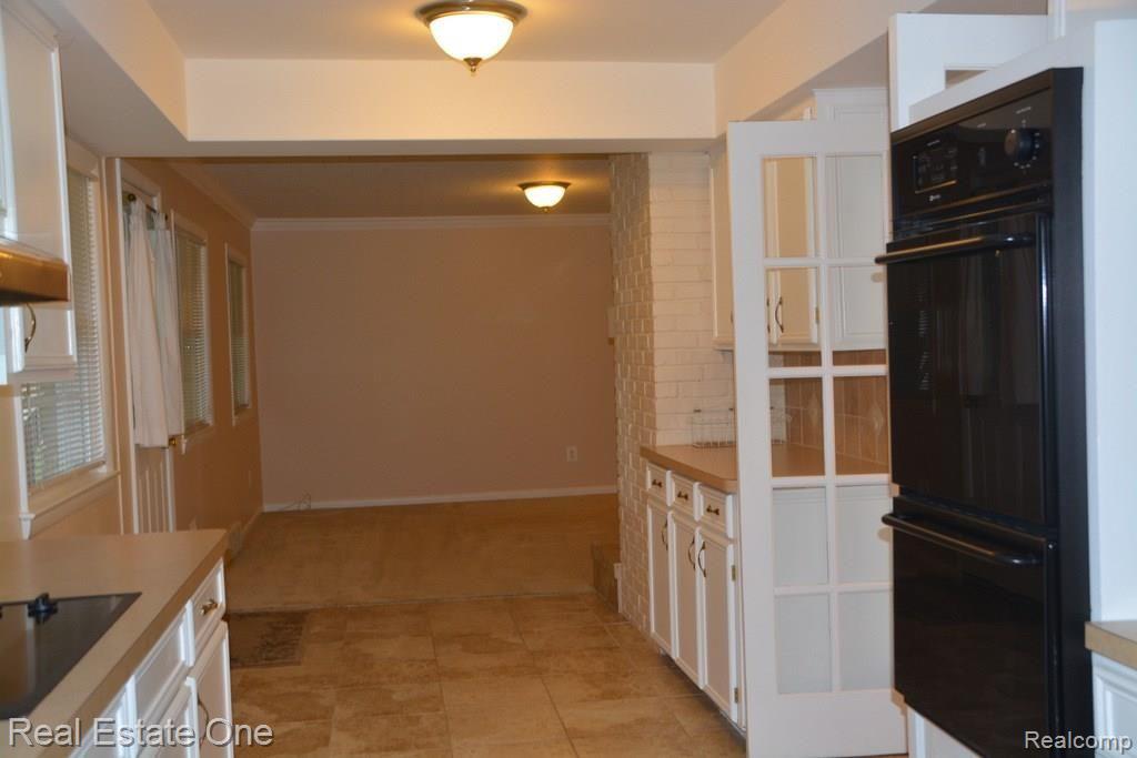 2748 West Tienken Road Rochester, MI 48306 - Photo 4 of 27 15-DSC_0933.JPG