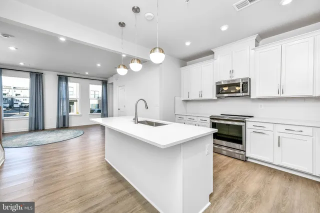 $3,600 | 4627 Olivine Drive, Unit 105, Chantilly, VA 20151