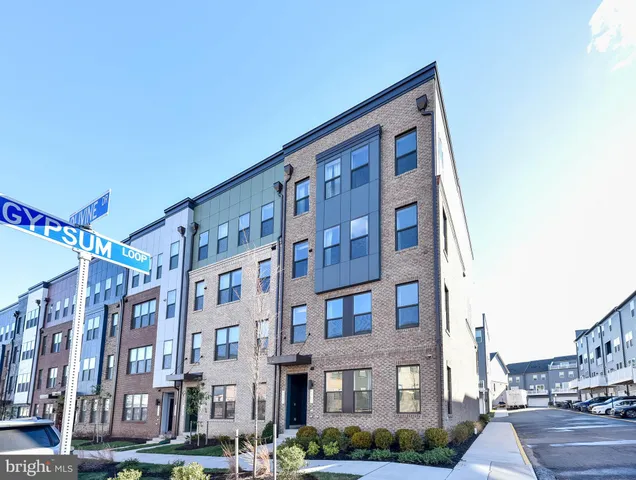 $3,600 | 4627 Olivine Drive, Unit 105, Chantilly, VA 20151