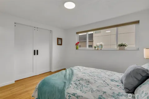 $318,990 | 919 2nd Avenue West, Unit 505, Seattle, WA 98119