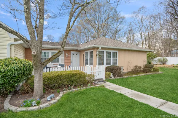 $525,000 | 109 Revere Drive, Sayville, NY 11782