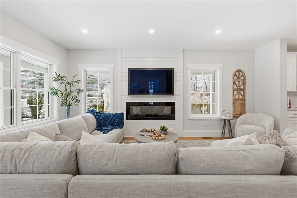 18 Evergreen Road Needham, MA 02494 - Photo 8 of 38