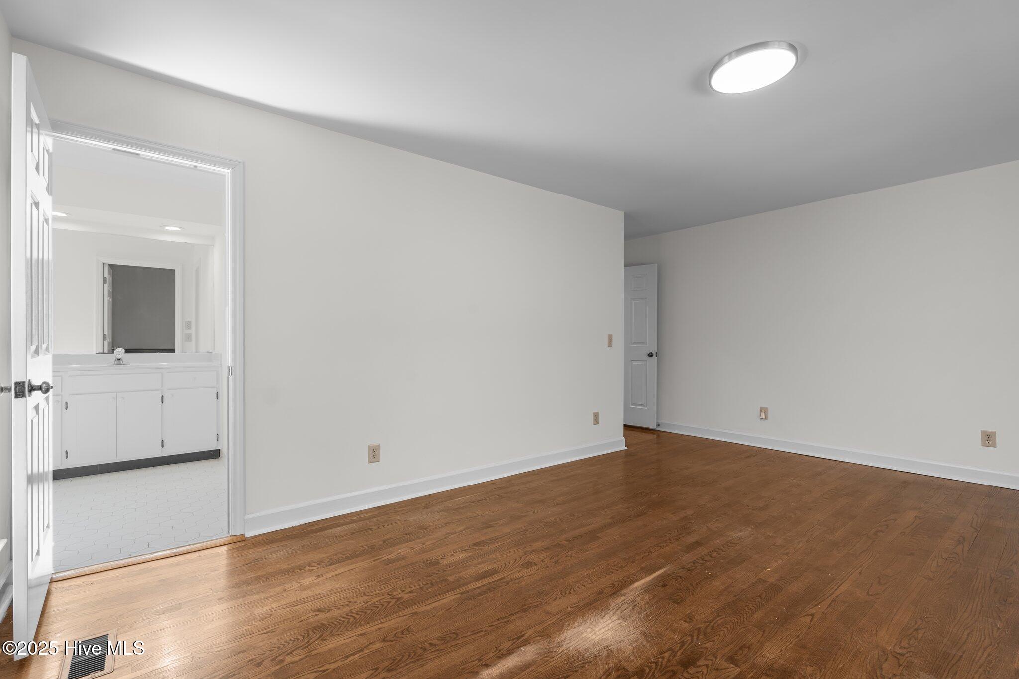 390 Donald Ross Drive Pinehurst, NC 28374 - Photo 21 of 37 Primary Suite