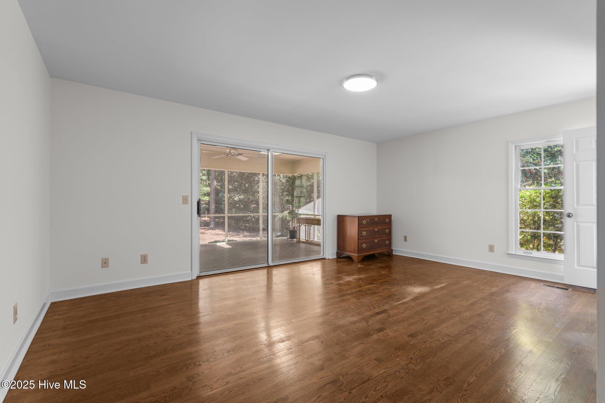 390 Donald Ross Drive Pinehurst, NC 28374 - Photo 22 of 37 Primary Suite