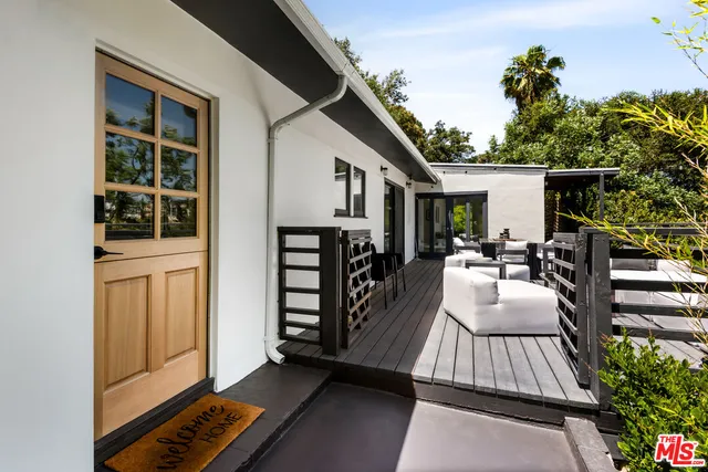 a view of outdoor space yard deck and patio