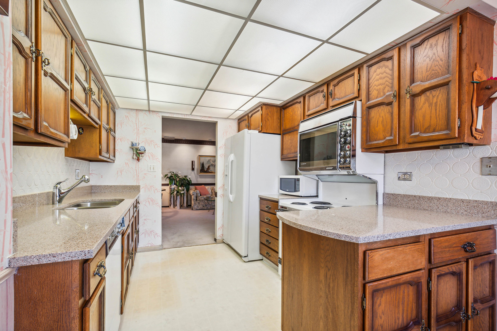 9242 Gross Point Road, Unit 411 Skokie, IL 60077 - Photo 8 of 18 Gallery Image 8
