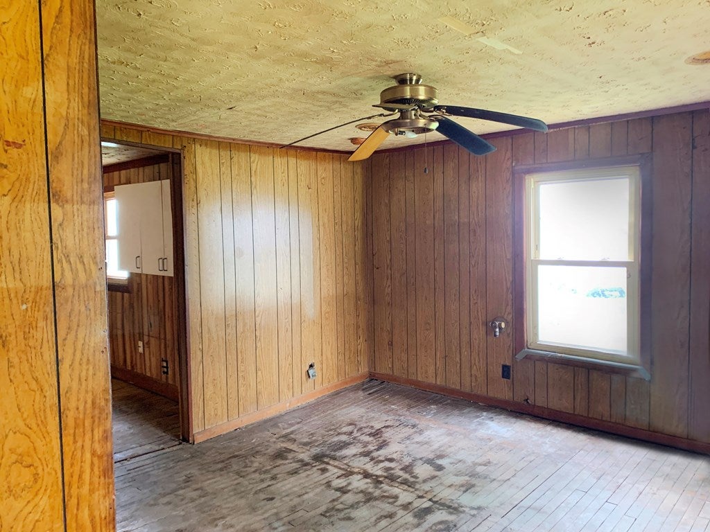 5636 Alum Spring Road Pulaski, VA 24301 - Photo 7 of 13 Gallery Image 7