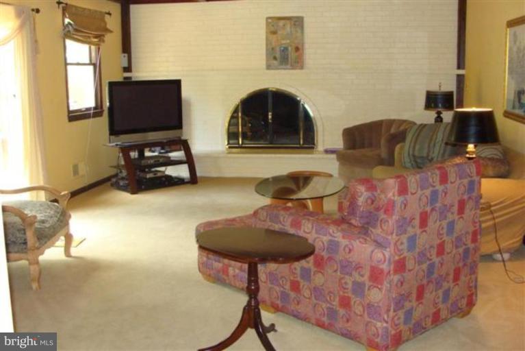 10021 Hall Road Potomac, MD 20854 - Photo 17 of 29 Family Room #2