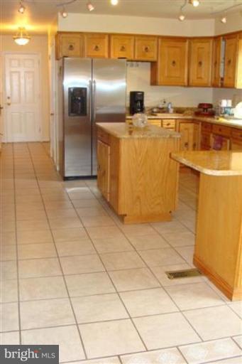 10021 Hall Road Potomac, MD 20854 - Photo 19 of 29 Kitchen