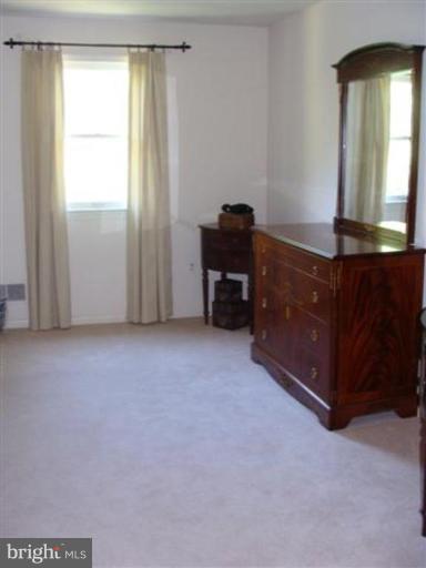10021 Hall Road Potomac, MD 20854 - Photo 25 of 29 Sitting Room